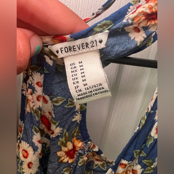 Forever 21 Spaghetti Strap Top Size Medium - Picture 3 of 3